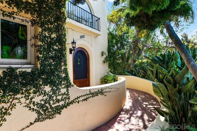 2302 Fort Stockton, San Diego CA: https://media.crmls.org/mediaz/5f6ac66c-b0c4-427e-8799-671723dca737.jpg