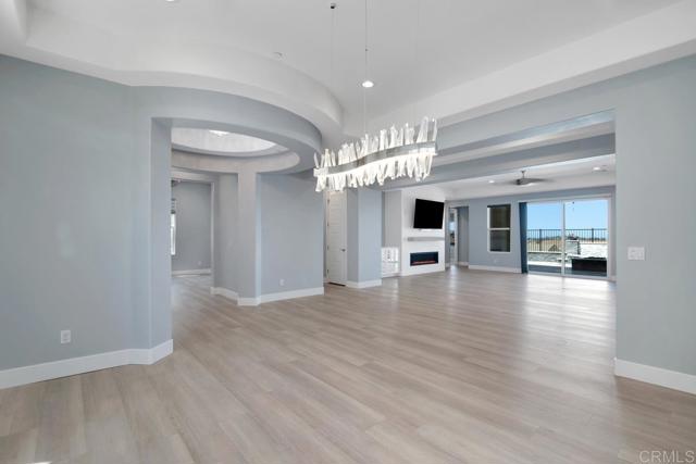 Detail Gallery Image 7 of 46 For 1733 Lemonadeberry Ln, Vista,  CA 92084 - 5 Beds | 3/1 Baths