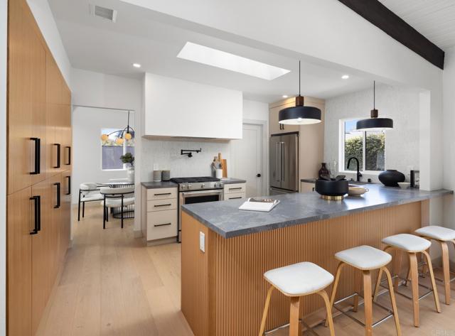 Detail Gallery Image 10 of 35 For 7525 Piper Pl, Los Angeles,  CA 90045 - 3 Beds | 2 Baths