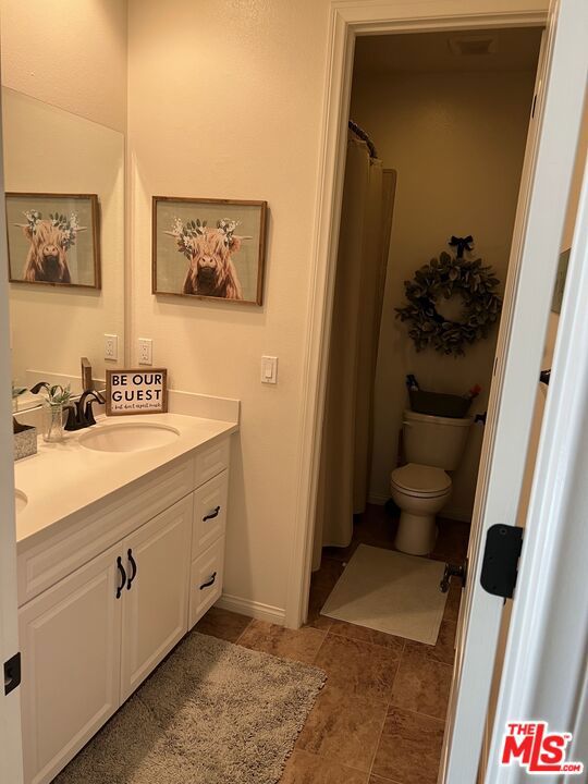 22379 Driftwood Court, Santa Clarita CA: https://media.crmls.org/mediaz/5f6b4dca-96e3-4218-9f3c-720a6da471e6.jpg