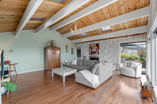 702 El Granada Boulevard, El Granada CA: https://media.crmls.org/mediaz/5f6b7d47-f168-4265-b427-8ed9ca7d97ed.jpg