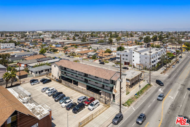 8307 S Figueroa Street, Los Angeles CA: https://media.crmls.org/mediaz/5f6bc27a-d00e-4bf7-be13-0c5094fdbc1e.jpg