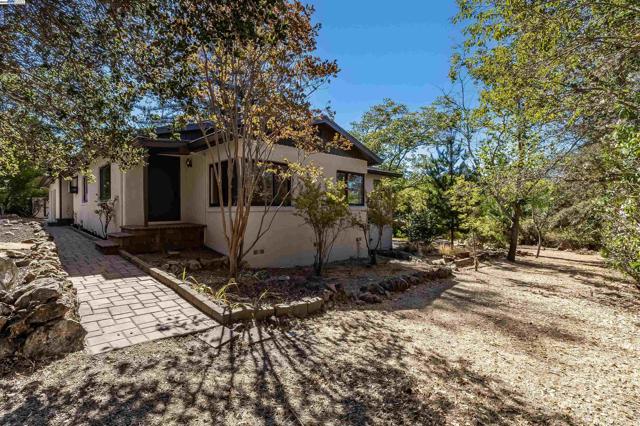 1069 Coombsville Rd, Napa CA: https://media.crmls.org/mediaz/5f6bcf58-5740-46aa-82f7-9edc9da46fa2.jpg