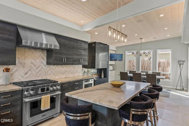1322 Weymouth Lane, Ventura CA: https://media.crmls.org/mediaz/5f6beab9-91fd-4ddc-8946-0021410ec4d1.jpg