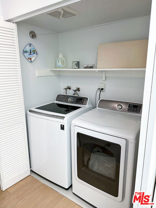 910 19th Street, Santa Monica CA: https://media.crmls.org/mediaz/5f6c3958-2b76-45bf-9d09-6f2272263bb0.jpg