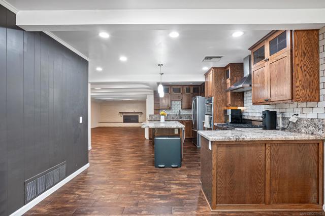 4201 Avenida Gregory, Spring Valley CA: https://media.crmls.org/mediaz/5f6c3a3a-670b-4a04-a584-a138211c247c.jpg