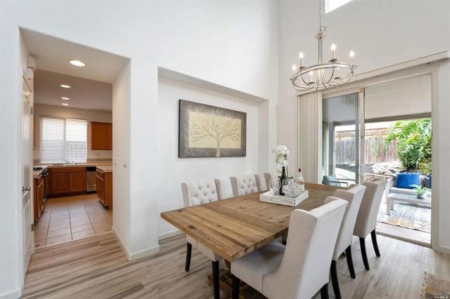 2521 Dakota Avenue, Santa Rosa CA: https://media.crmls.org/mediaz/5f6c9d10-3ea0-4fce-8855-caab2655458c.jpg