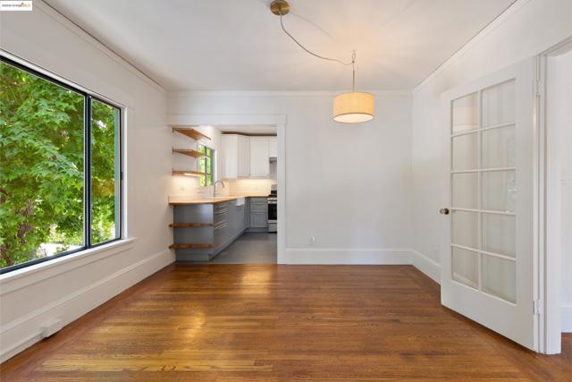 1539 E 38Th St, Oakland CA: https://media.crmls.org/mediaz/5f6cd228-8220-47a1-99bb-6b1a1dca798f.jpg