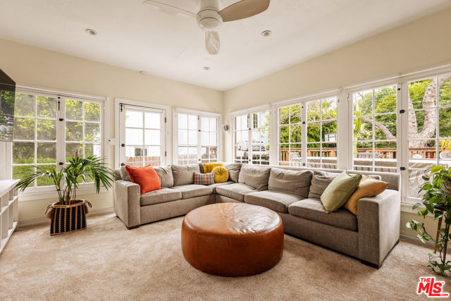 847 S Longwood Avenue, Los Angeles CA: https://media.crmls.org/mediaz/5f6d69f4-7362-4a6c-b41e-aac1a8005e8f.jpg