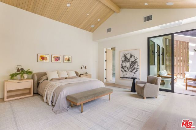1749 Mandeville Lane, Los Angeles CA: https://media.crmls.org/mediaz/5f6d6ad6-0c80-4134-ae08-0c3de3e41cd0.jpg