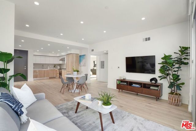8210 Fountain Avenue, West Hollywood CA: https://media.crmls.org/mediaz/5f6d9fd6-b386-4d4b-962f-ffd213789025.jpg