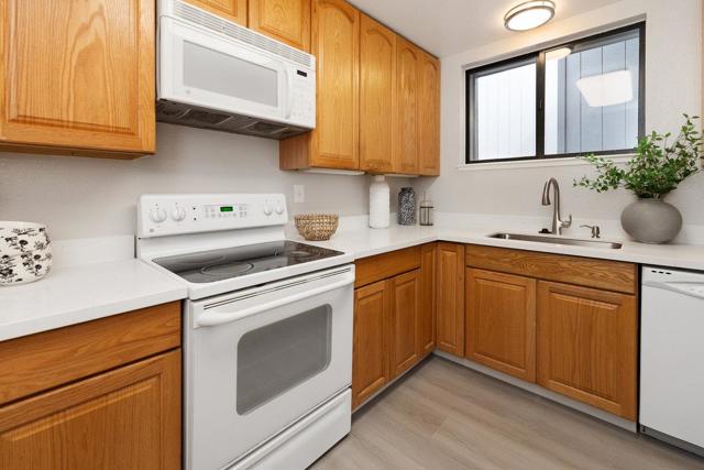 360 Innisfree Drive, Daly City CA: https://media.crmls.org/mediaz/5f6dba97-329e-45b3-83ef-e56782c1483e.jpg