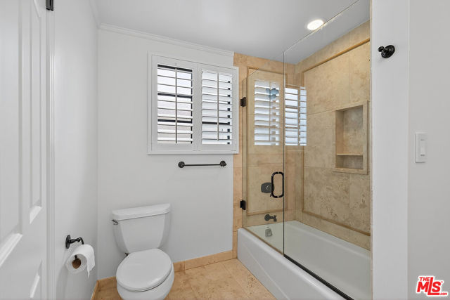 322 25th Street, Santa Monica CA: https://media.crmls.org/mediaz/5f6dbc1b-064f-4a63-b7d6-1e5df4f27d68.jpg