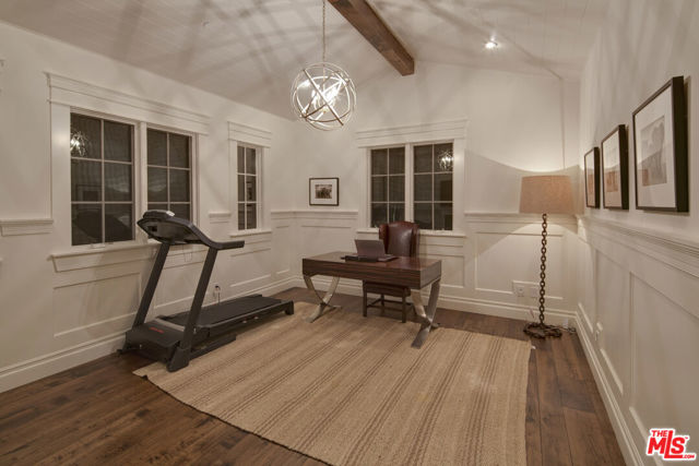 3815 Valley Meadow Road, Encino CA: https://media.crmls.org/mediaz/5f6e1495-54cd-4837-942f-13c57d0e955d.jpg