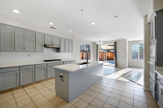 16341 Adobe Way, Lathrop CA: https://media.crmls.org/mediaz/5f6e6621-2204-4d23-80ca-fa1c1942423a.jpg