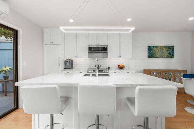 Detail Gallery Image 6 of 51 For 909 Olive Ave, Coronado,  CA 92118 - 2 Beds | 2 Baths