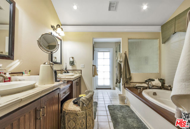 10329 Melvin Avenue, Porter Ranch CA: https://media.crmls.org/mediaz/5f6f0d75-d976-4de5-a696-7f73003affeb.jpg