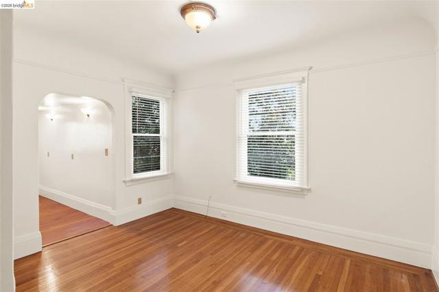 1718 Bancroft Way, Berkeley CA: https://media.crmls.org/mediaz/5f6f17a6-51ce-4be5-9496-31d10dde8867.jpg