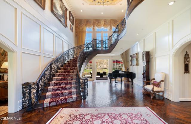 240 W Stafford Road, Thousand Oaks CA: https://media.crmls.org/mediaz/5f6fee5d-46f1-4546-809e-aa9cab3e6e2b.jpg