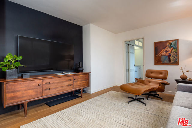 1280 Glen Oaks Boulevard, Pasadena CA: https://media.crmls.org/mediaz/5f700841-a1e1-4bcb-a828-3005dc2aee13.jpg