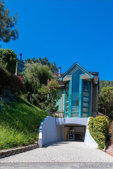 13027 Via Latina, Del Mar CA: https://media.crmls.org/mediaz/5f705897-ff69-4c10-82ee-bd23c800a3c7.jpg