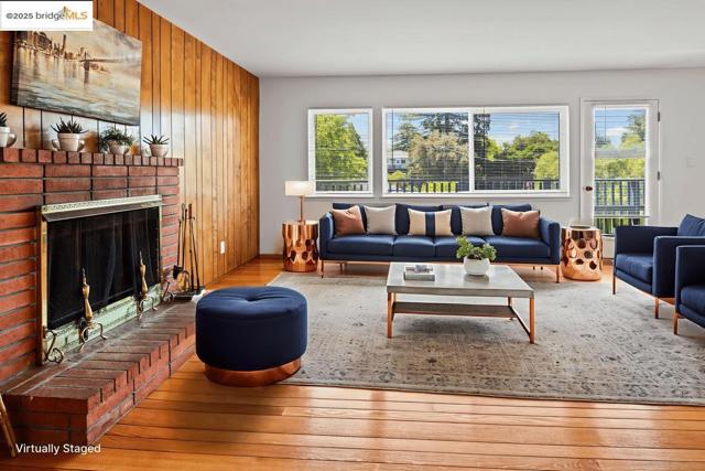 3312 Wisconsin St, Oakland CA: https://media.crmls.org/mediaz/5f70dbae-2c27-4a68-b1d2-ef32f5dbdd13.jpg