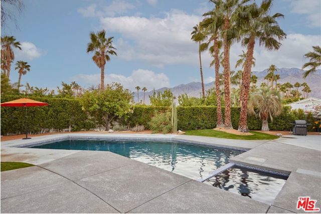 2291 E Calle Papagayo, Palm Springs CA: https://media.crmls.org/mediaz/5f718603-6784-446b-a203-43c808a7adc9.jpg