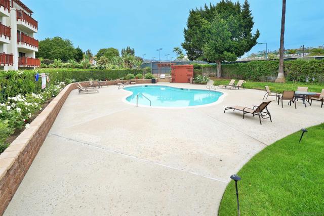 2003 Costa Del Mar Rd, Carlsbad CA: https://media.crmls.org/mediaz/5f722cc1-bb04-436d-96f3-3618700a13c5.jpg