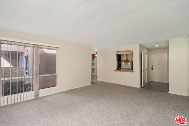 1010 Palm Avenue, West Hollywood CA: https://media.crmls.org/mediaz/5f7230b1-a84d-486b-9b72-32bd4435eef1.jpg