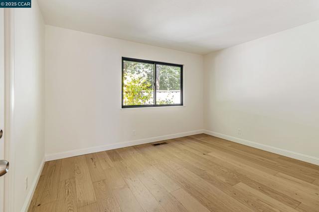 38 Sanders Ranch Rd, Moraga CA: https://media.crmls.org/mediaz/5f726495-842d-4062-a885-6594c4d59168.jpg