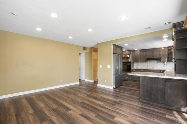 2524 Seattle Drive, El Cajon CA: https://media.crmls.org/mediaz/5f734430-1e09-4436-ae70-1f88553f67a1.jpg