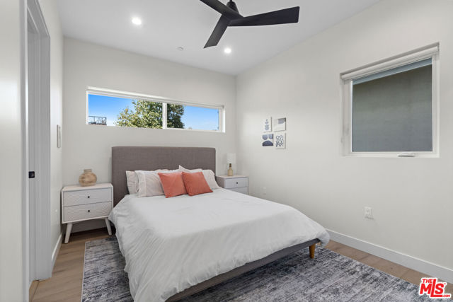 705 6th Avenue, Venice CA: https://media.crmls.org/mediaz/5f73d0b3-3193-4129-a539-2168d90f9b2d.jpg