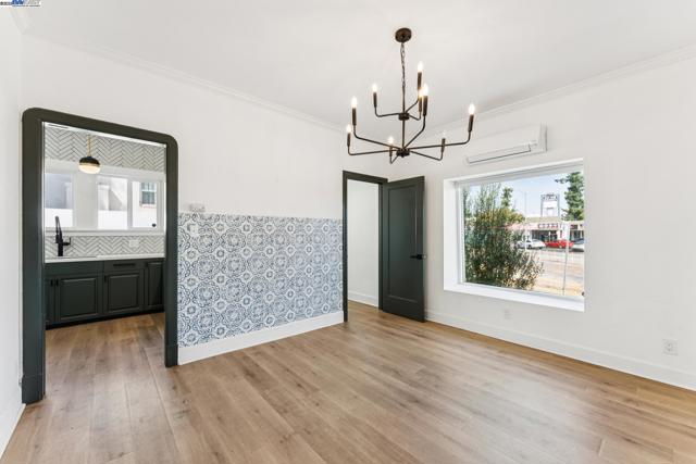 2734 Macarthur Blvd, Oakland CA: https://media.crmls.org/mediaz/5f73df79-3c4f-45b5-9b62-119dde52a9c9.jpg