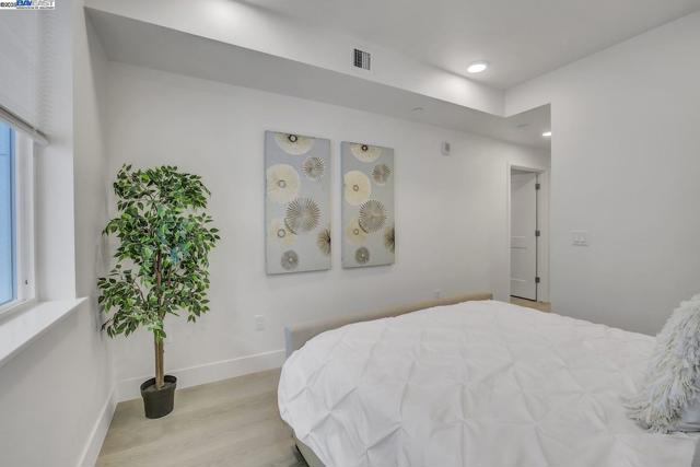 42111 Osgood Rd, Fremont CA: https://media.crmls.org/mediaz/5f73f1a5-d3b2-4864-931b-5b82fbba0ff4.jpg