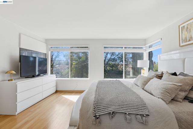 906 Vista Pointe Dr, San Ramon CA: https://media.crmls.org/mediaz/5f746d8a-7ccb-4561-a465-157befd5b6ca.jpg