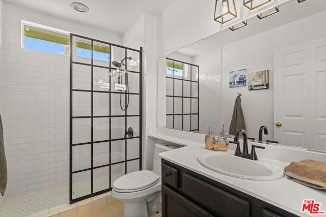 7725 Victoria Avenue, Inglewood CA: https://media.crmls.org/mediaz/5f749e13-6959-40ba-9b10-ed979b7d7cce.jpg