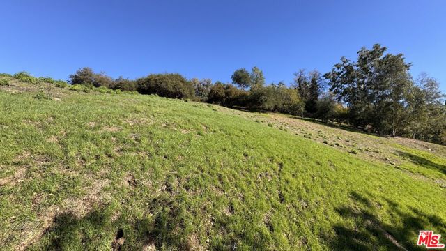 1 N Topanga Canyon Boulevard, Woodland Hills CA: https://media.crmls.org/mediaz/5f751168-2a19-46e1-97f7-d7e106d6e5ce.jpg