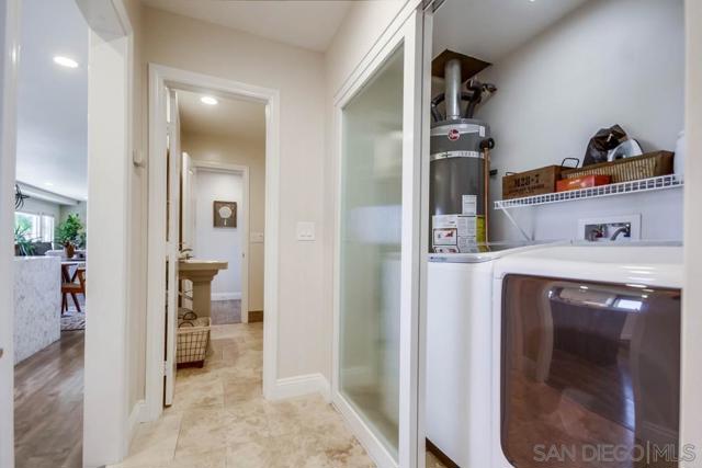 7832 Cinnabar Dr, La Mesa CA: https://media.crmls.org/mediaz/5f759286-9405-4c02-8937-e74aff257048.jpg