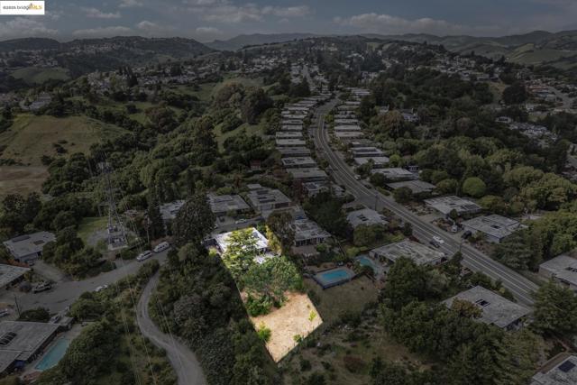 5345 Crown Ct, Castro Valley CA: https://media.crmls.org/mediaz/5f75e5c4-f905-446b-a08a-1dcdb84bf59f.jpg