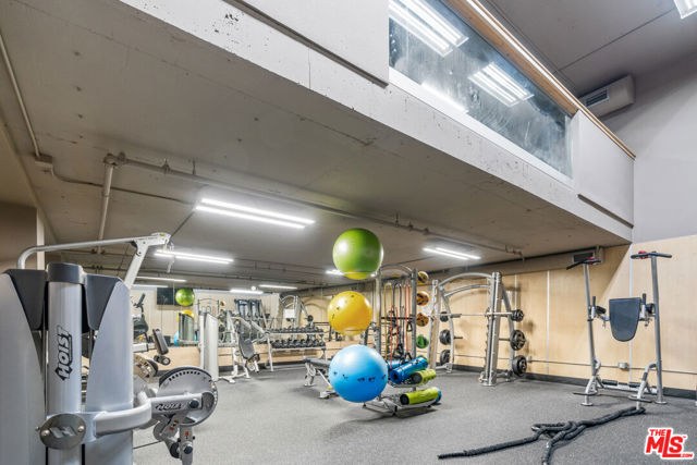 10982 ROEBLING Avenue, Los Angeles CA: https://media.crmls.org/mediaz/5f76097b-1b0c-4f5a-9640-716f93a33b64.jpg