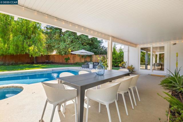 3139 Stinson Cir, Walnut Creek CA: https://media.crmls.org/mediaz/5f762f12-66ca-4e32-8055-c5cd61930a4a.jpg