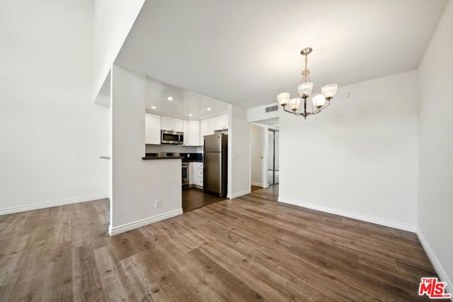 6212 FULTON Avenue, Van Nuys CA: https://media.crmls.org/mediaz/5f763e32-ad15-48c8-a403-d2561a46c569.jpg