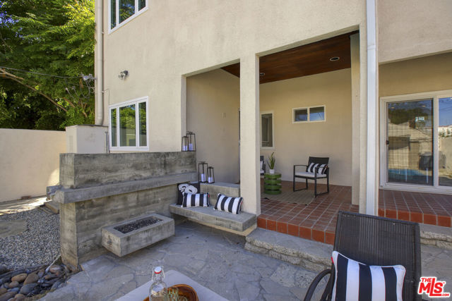 426 S Swall Drive, Beverly Hills CA: https://media.crmls.org/mediaz/5f7640f7-ff22-41dd-8823-0f0f9a68fdef.jpg