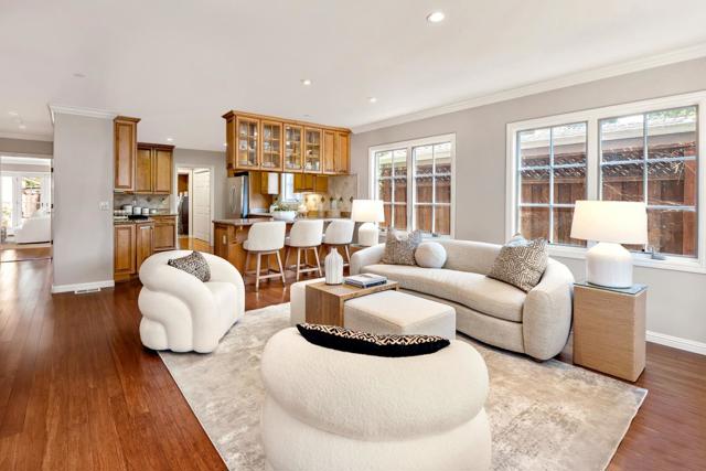 475 8th Avenue, Menlo Park CA: https://media.crmls.org/mediaz/5f76b3f7-38e6-4702-a0fa-2d36b482695e.jpg