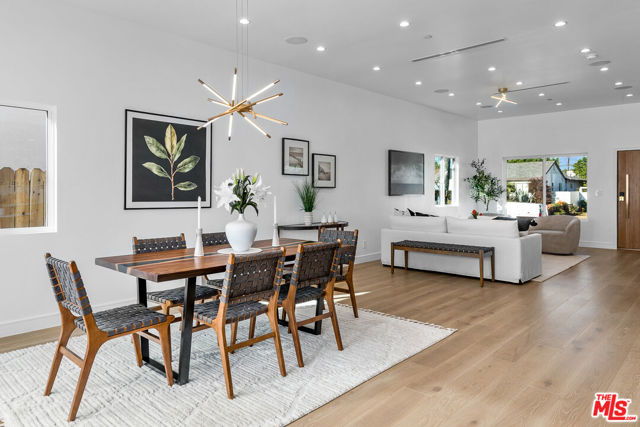 17624 Martha Street, Encino CA: https://media.crmls.org/mediaz/5f774195-13ff-4944-a330-aed2b62d3d09.jpg