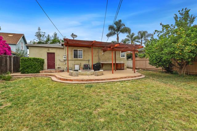 231 E 5Th Ave, Escondido CA: https://media.crmls.org/mediaz/5f7750bb-f8eb-40de-8f06-c626960c3c54.jpg