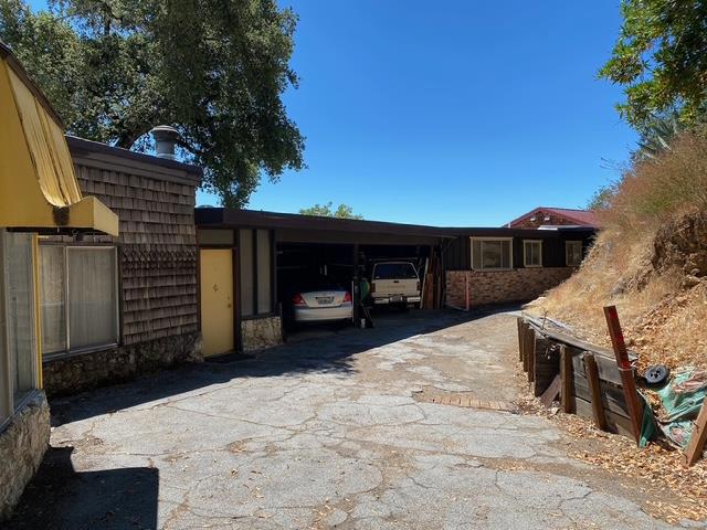 21460 Bear Creek Road, Los Gatos CA: https://media.crmls.org/mediaz/5f776371-61ac-4d31-a589-82c50f3ab1ec.jpg