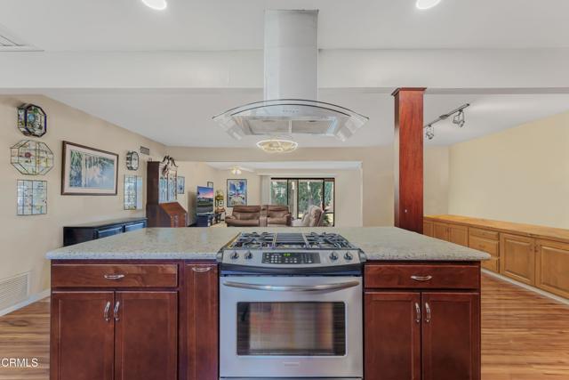 Detail Gallery Image 10 of 44 For 4056 Cochran St, Simi Valley,  CA 93063 - 3 Beds | 3 Baths