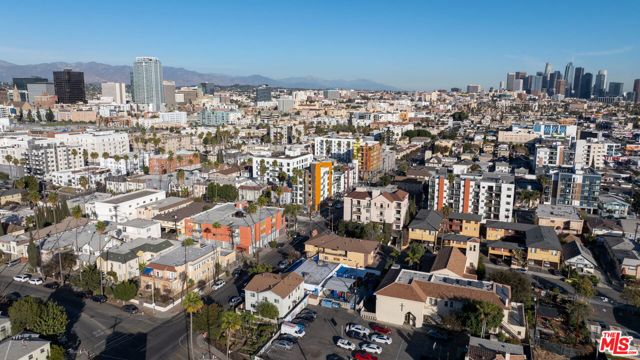 3166 San Marino Street, Los Angeles CA: https://media.crmls.org/mediaz/5f79008e-600e-4db5-bd36-c34959f71319.jpg