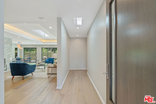 2829 Westbrook Avenue, Los Angeles CA: https://media.crmls.org/mediaz/5f798e4b-eab4-42d2-a9a9-55ab4108a225.jpg